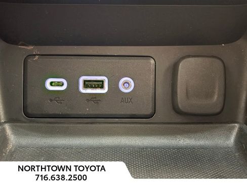 Used 2024 GMC Terrain SLE image 27