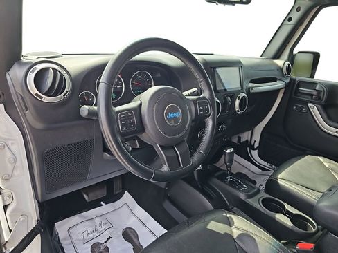 Used 2018 Jeep Wrangler Unlimited Sahara w/ Connectivity Group AWD/4WD image 16