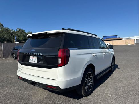 Certified 2025 Ford Expedition Active AWD/4WD image 5
