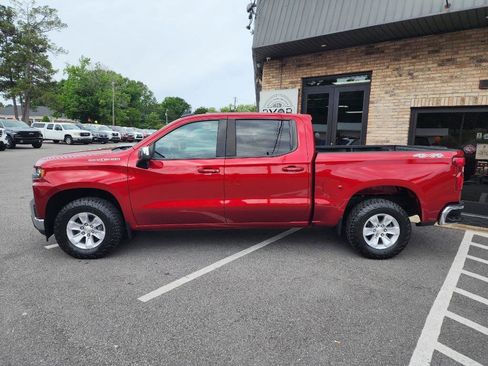 Used 2021 Chevrolet Silverado 1500 LT AWD/4WD image 2