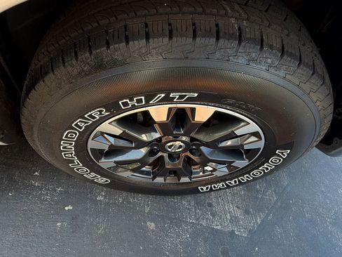 Used 2019 Nissan Titan SV image 27