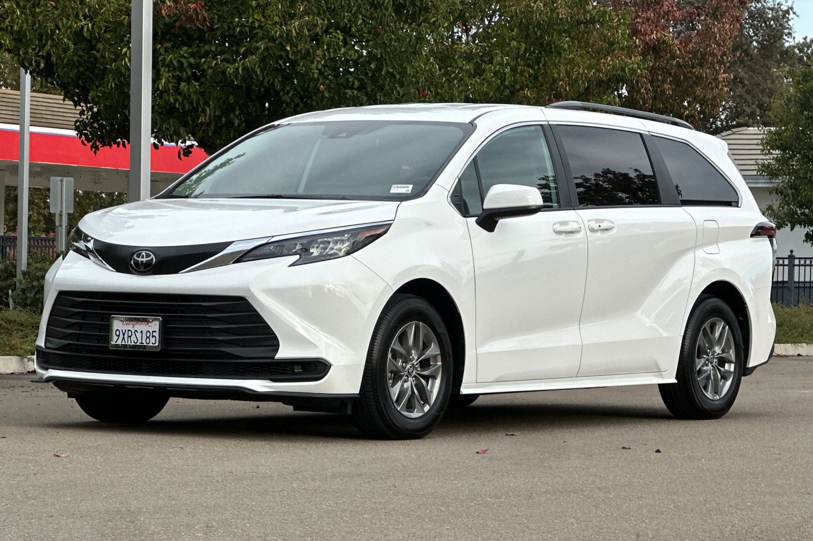 Certified 2026 Toyota Sienna LE FWD image 8