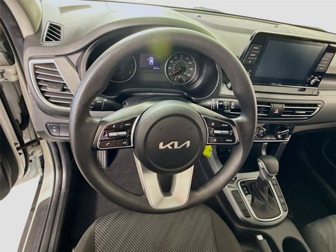 Used 2023 Kia Seltos LX AWD/4WD image 5