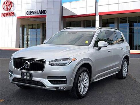 Used 2018 Volvo XC90 T6 Momentum w/ Convenience Package AWD/4WD image 4