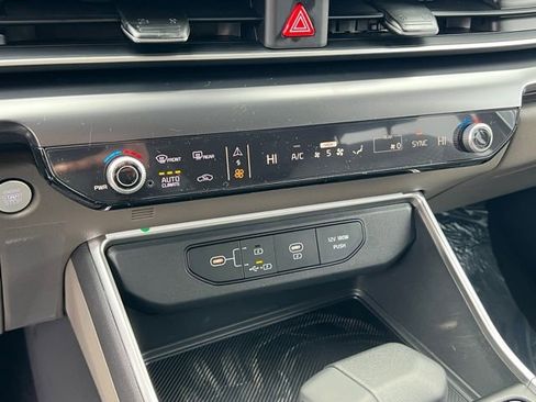 New 2026 Kia Carnival LX FWD image 23