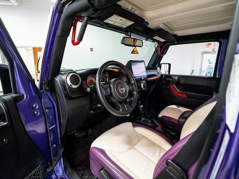 Used 2018 Jeep Wrangler Unlimited Sahara image 32