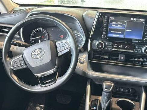 Certified 2021 Toyota Highlander XLE FWD image 15