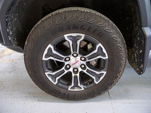 Used 2024 GMC Canyon AT4 AWD/4WD image 8