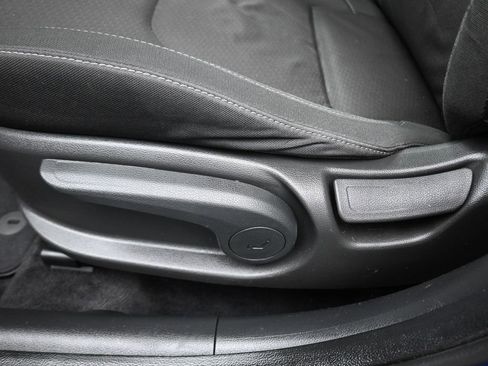 Used 2018 Hyundai Elantra GT image 12