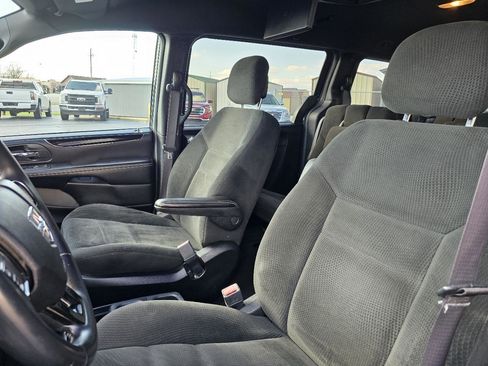 Used 2016 Dodge Grand Caravan SE image 7