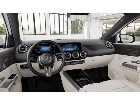 Used 2026 Mercedes-Benz GLA 250 4MATIC image 3