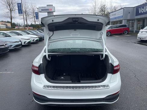 Certified 2023 Volkswagen Jetta SE w/ Panoramic Sunroof Package image 19