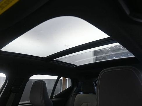 Used 2024 Volvo XC40 B5 Core image 18