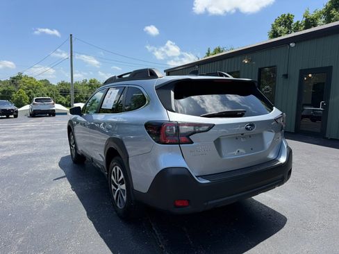 Used 2025 Subaru Outback Premium AWD/4WD image 4
