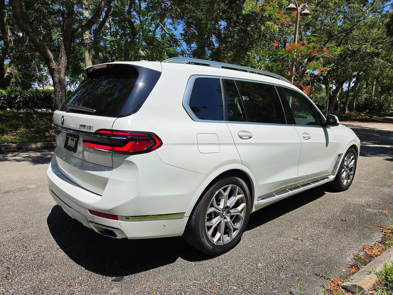 Used 2026 BMW X7 xDrive40i AWD/4WD image 7