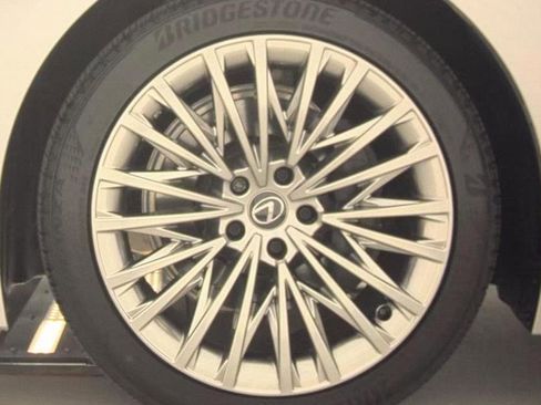 Used 2024 Lexus LS 500 RWD image 10