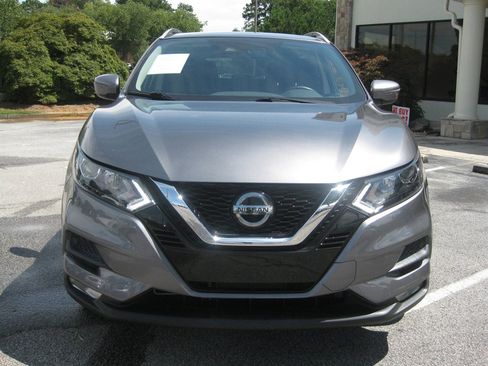 Used 2021 Nissan Rogue Sport SV FWD image 2