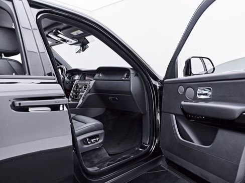 Used 2020 Rolls-Royce Cullinan AWD/4WD image 35