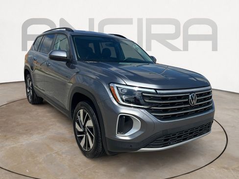Used 2025 Volkswagen Atlas SE FWD image 4