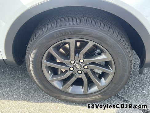 Used 2018 Land Rover Discovery Sport HSE image 16