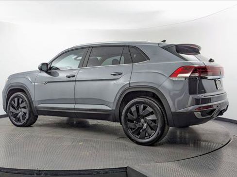 Used 2024 Volkswagen Atlas Cross Sport SE w/ Panoramic Sunroof Package FWD image 6