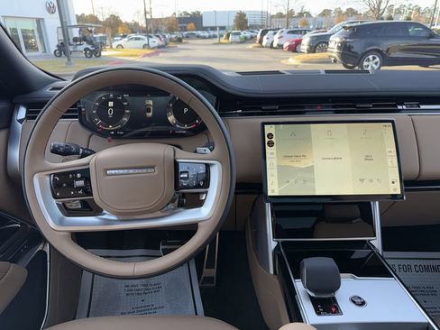 New 2025 Land Rover Range Rover SE image 4