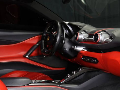 Used 2019 Ferrari 812 Superfast RWD image 10