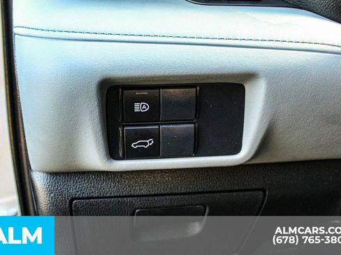 Used 2021 Toyota Highlander XLE image 33