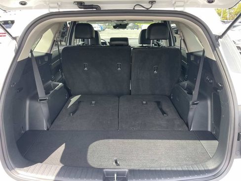 Used 2025 Kia Sorento S FWD image 28