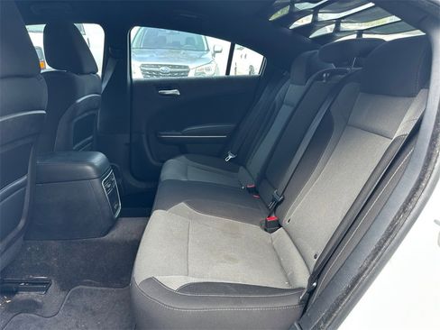 Used 2015 Dodge Charger SXT image 10