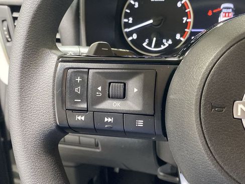 Used 2023 Nissan Rogue SV image 31