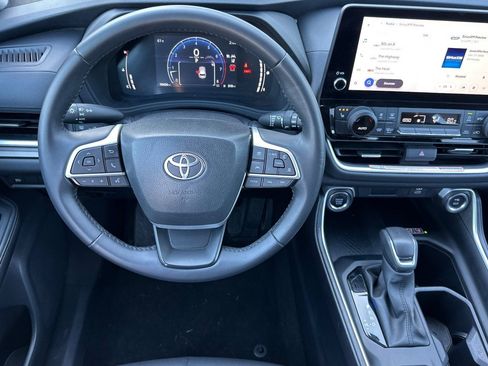 Used 2025 Toyota Grand Highlander AWD image 16
