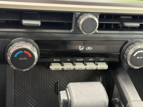 Certified 2025 Toyota Tacoma TRD Sport image 18