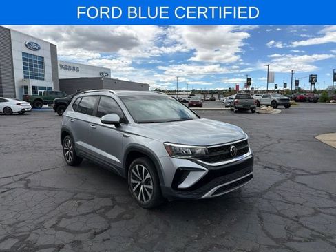 Used 2022 Volkswagen Taos SE FWD image 1