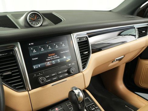 Used 2018 Porsche Macan AWD/4WD image 37