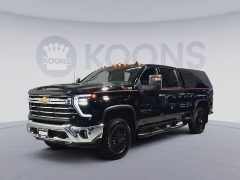 Used 2024 Chevrolet Silverado 2500 LTZ w/ LTZ Plus Package image 7
