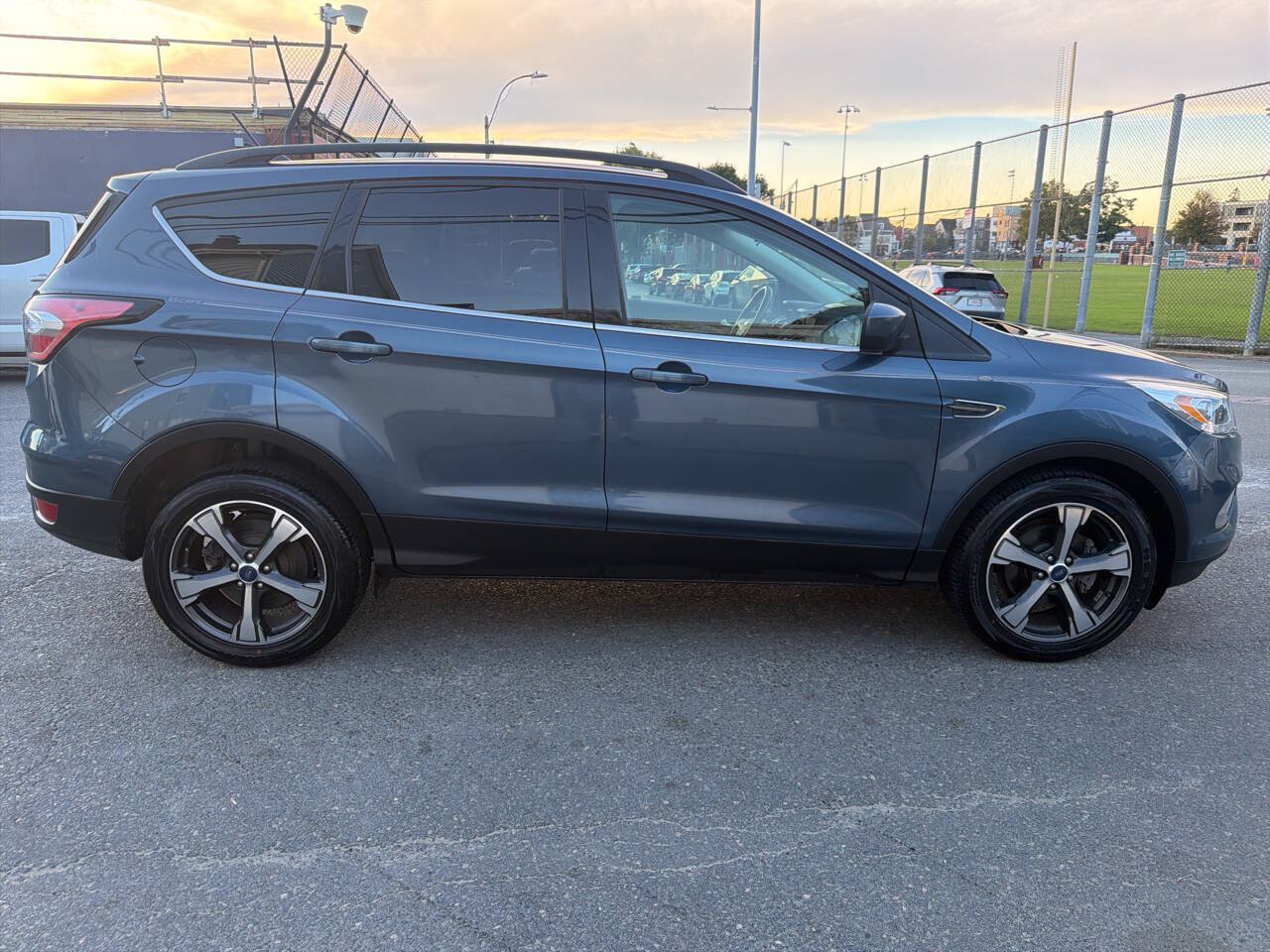 Used 2018 Ford Escape SEL FWD image 3
