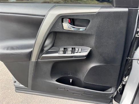 Used 2016 Toyota RAV4 SE image 17