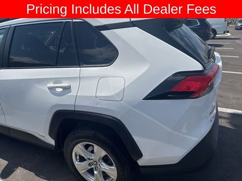 Used 2021 Toyota RAV4 LE AWD/4WD image 7