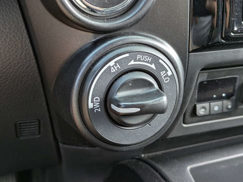 Used 2024 Nissan Titan PRO-4X AWD/4WD image 22