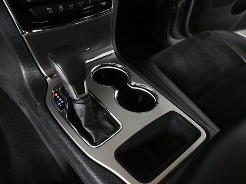 Used 2019 Jeep Grand Cherokee Altitude image 16