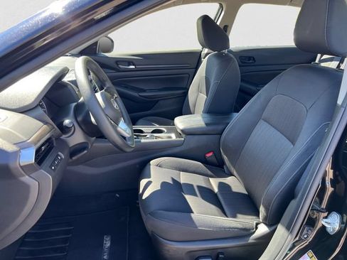 Used 2024 Nissan Altima 2.5 SV FWD image 9