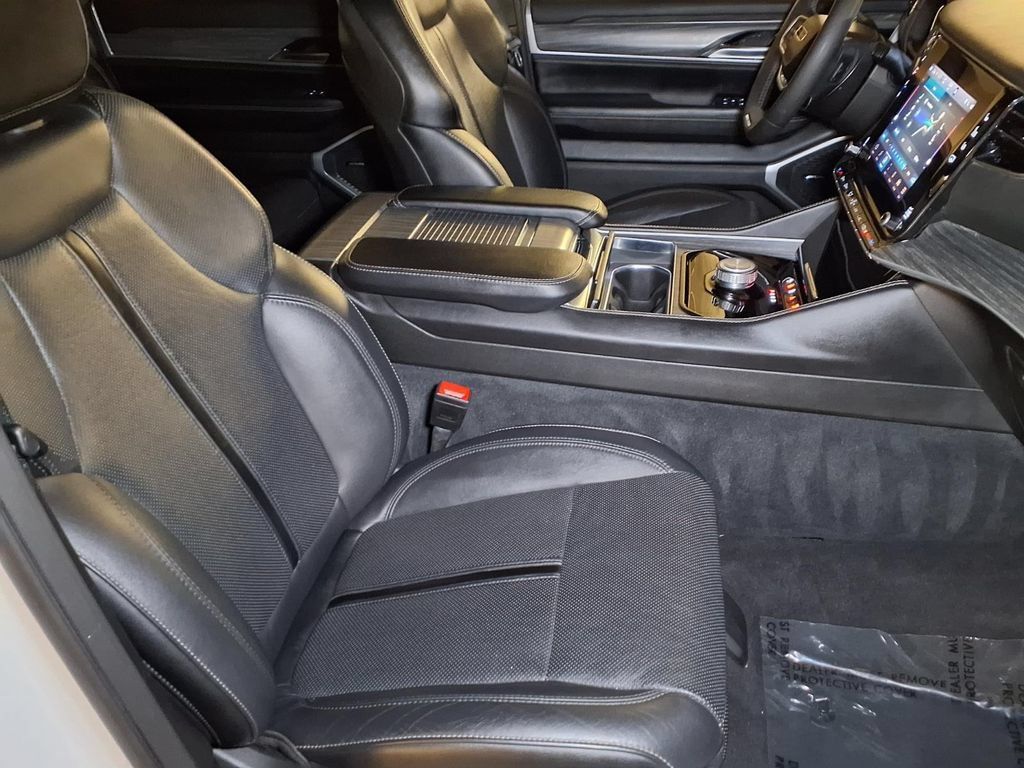 Used 2024 Jeep Wagoneer Series II w/ Flexible Seating Group RWD image 21