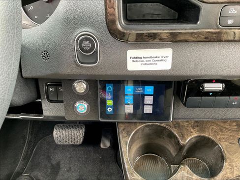 Used 2022 Mercedes-Benz Sprinter 2500 image 14