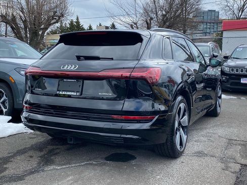 Used 2023 Audi e-tron Premium Plus w/ Premium Plus Package image 2