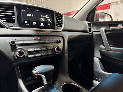 Used 2021 Kia Sportage LX AWD/4WD image 18