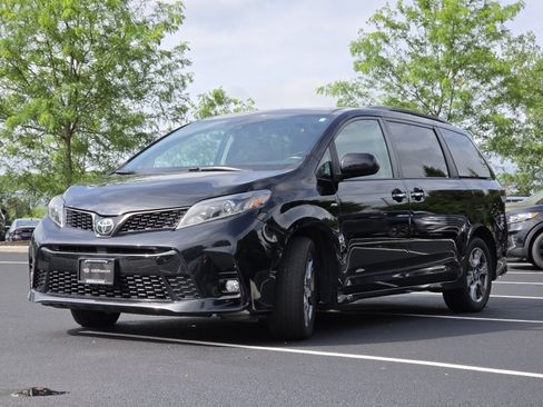 Used 2019 Toyota Sienna SE w/ SE Preferred Package AWD/4WD image 16