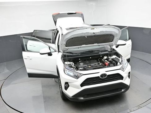 Used 2020 Toyota RAV4 XLE Premium FWD image 42