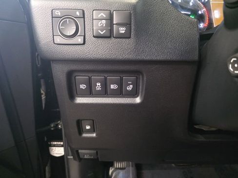 Used 2022 Lexus GX 460 Premium w/ Premium Package image 26