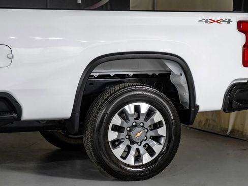 Used 2022 Chevrolet Silverado 2500 Custom w/ Custom Value Package AWD/4WD image 13